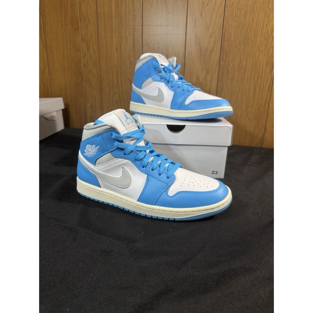 Women's Air Jordan 1 Mid DK Powder Blue Size 10 W‎